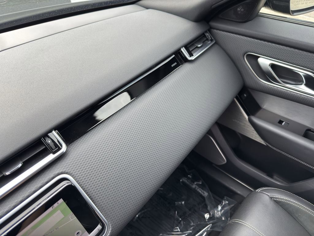 Used 2019 Land Rover Range Rover Velar R-Dynamic SE image 28