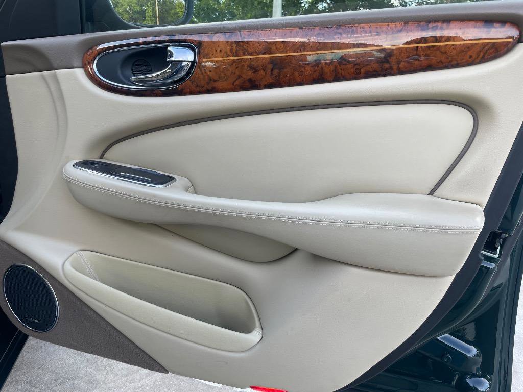 Used 2007 Jaguar XJ8 L RWD image 28