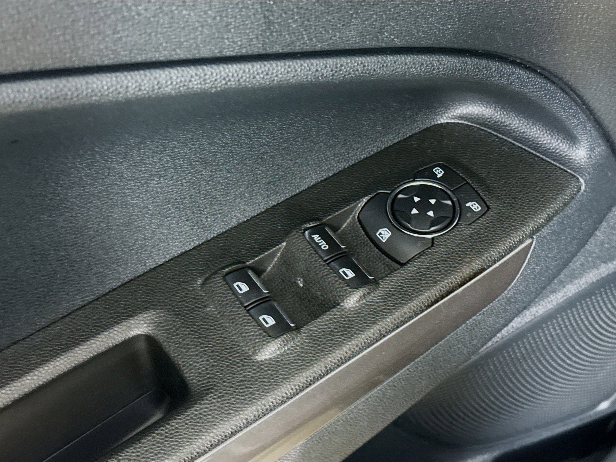 Used 2021 Ford EcoSport SE w/ SE Convenience Package image 21