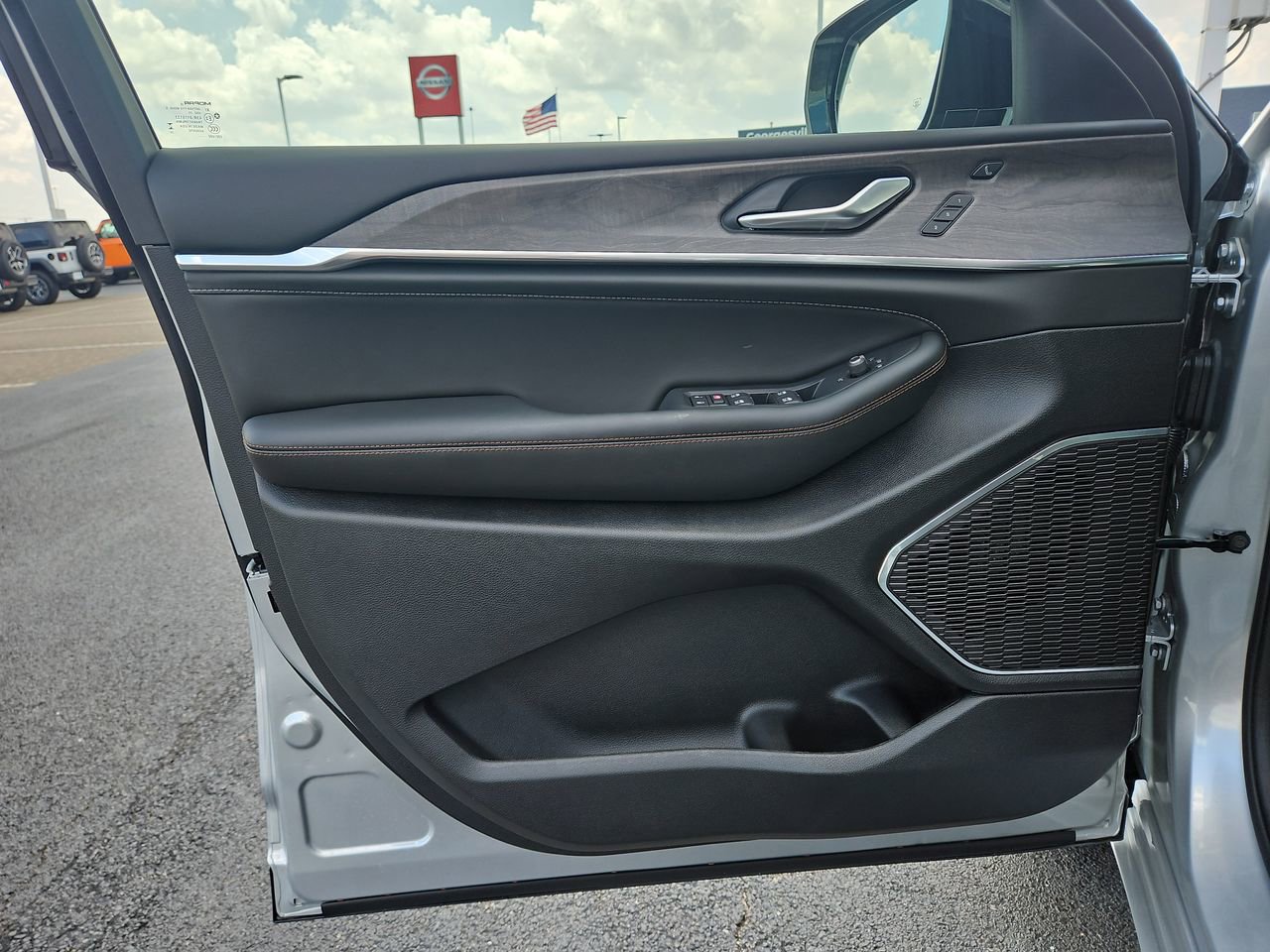 New 2025 Jeep Grand Cherokee Overland w/ Adv Protech Group III image 18