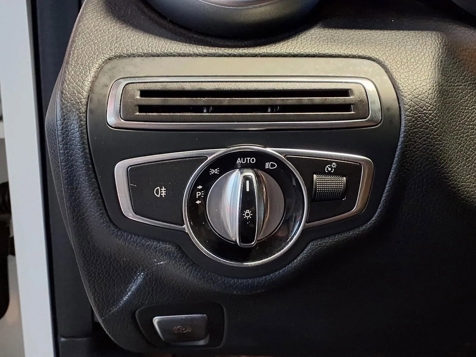 Used 2015 Mercedes-Benz C 300 4MATIC Sedan image 16