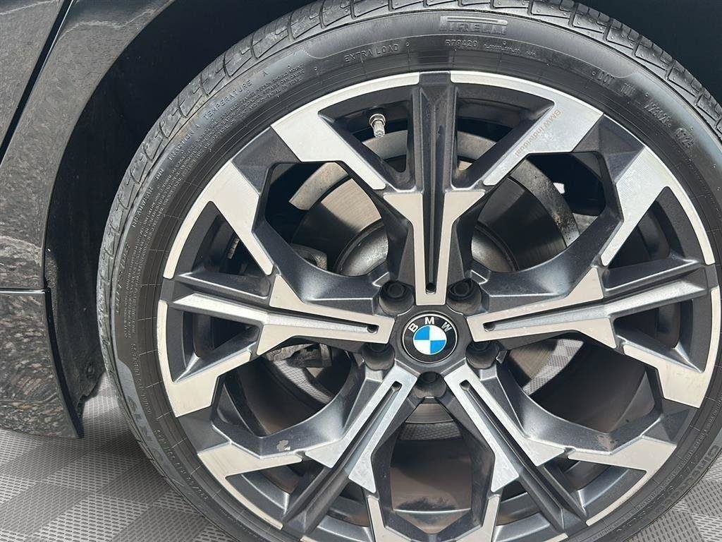 Used 2025 BMW 330i Sedan w/ Premium Package RWD image 12