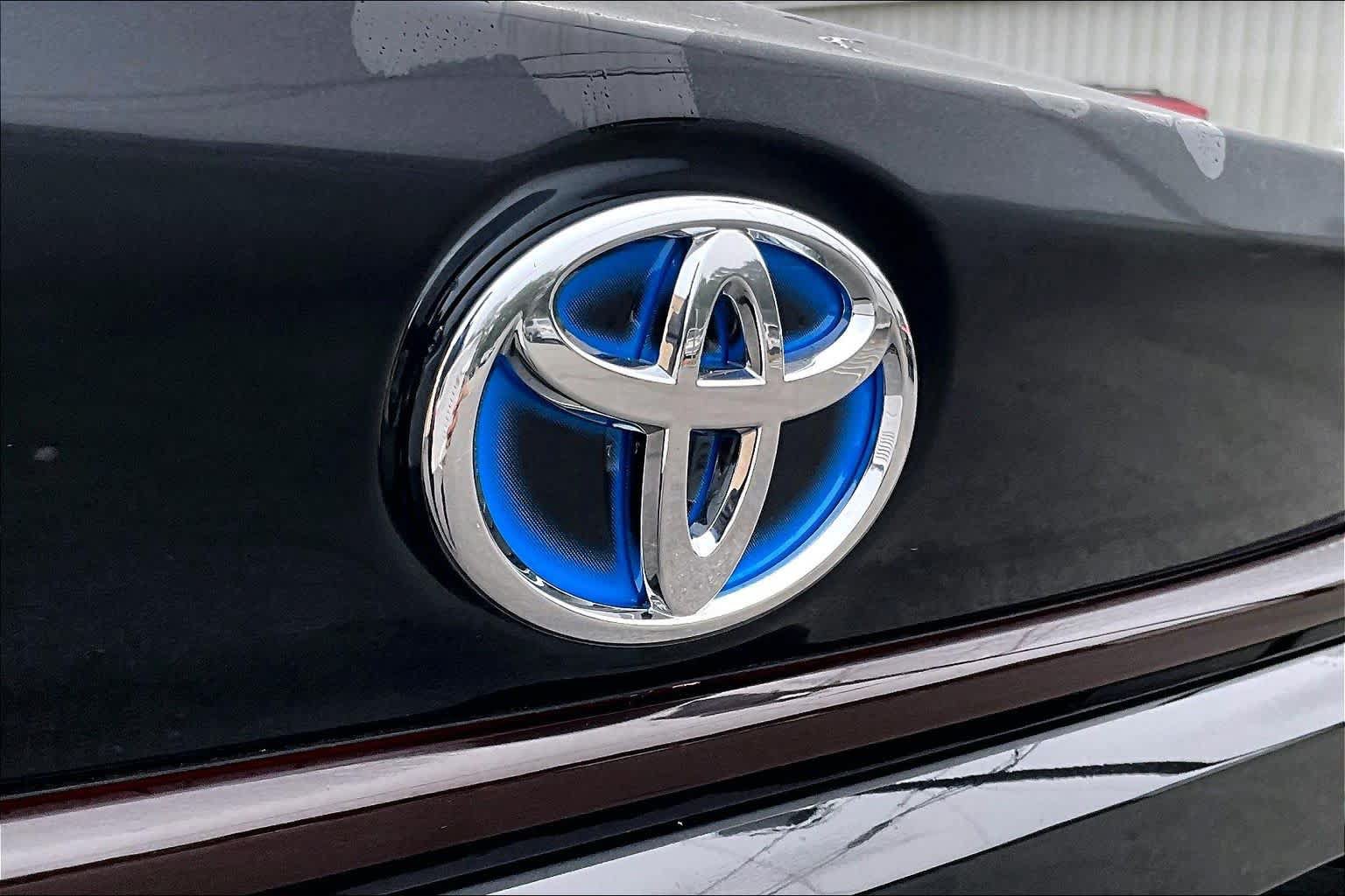 Used 2025 Toyota Corolla LE w/ Convenience Package FWD image 31
