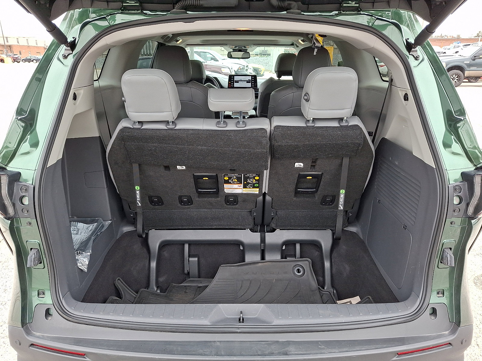 Used 2023 Toyota Sienna XLE AWD/4WD image 37