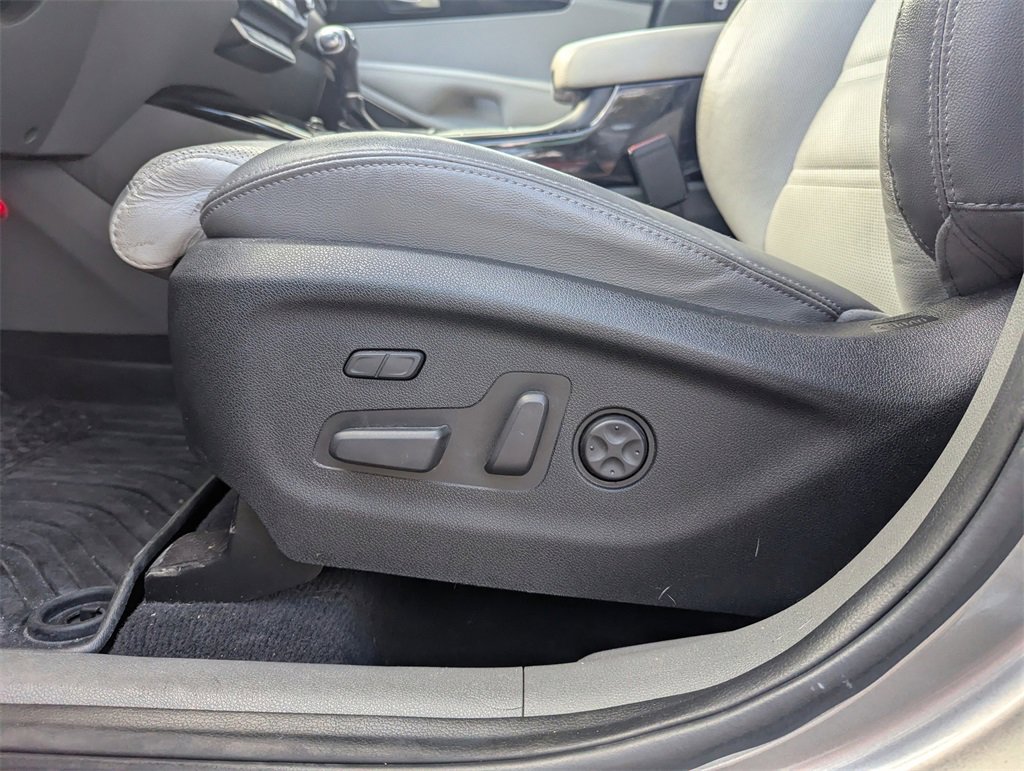 Used 2019 Kia Sorento SX w/ SX Touring Package image 13