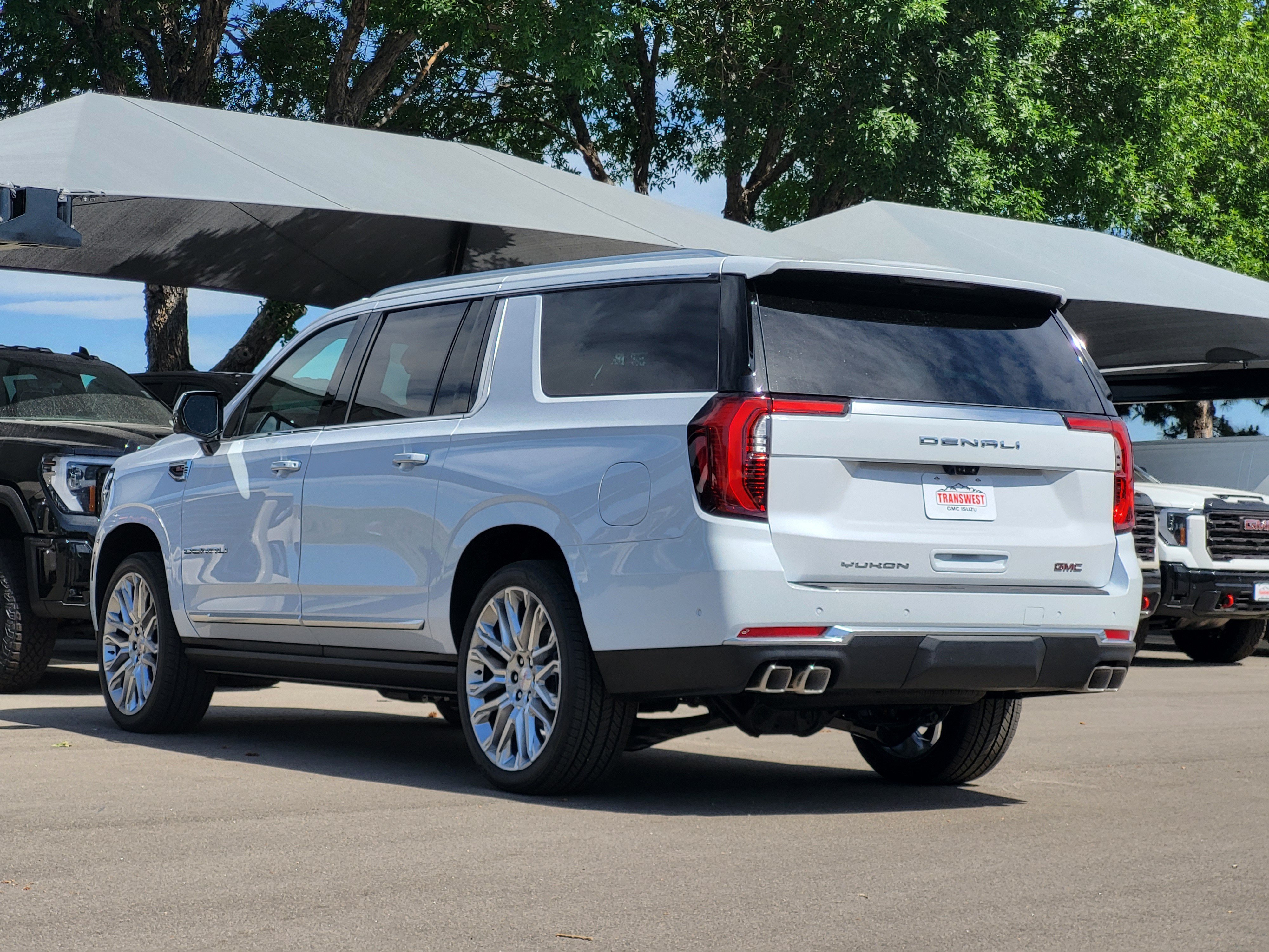 New 2026 GMC Yukon XL Denali w/ Denali Reserve Package AWD/4WD image 5