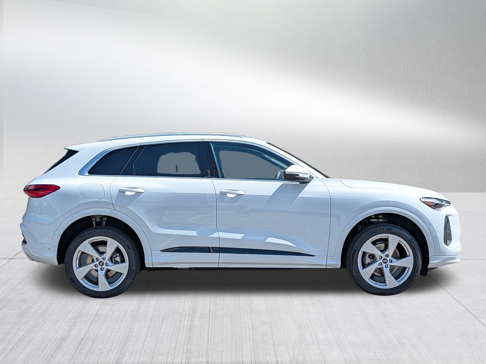 Certified 2025 Audi Q5 Premium Plus w/ Premium Plus AWD/4WD image 8