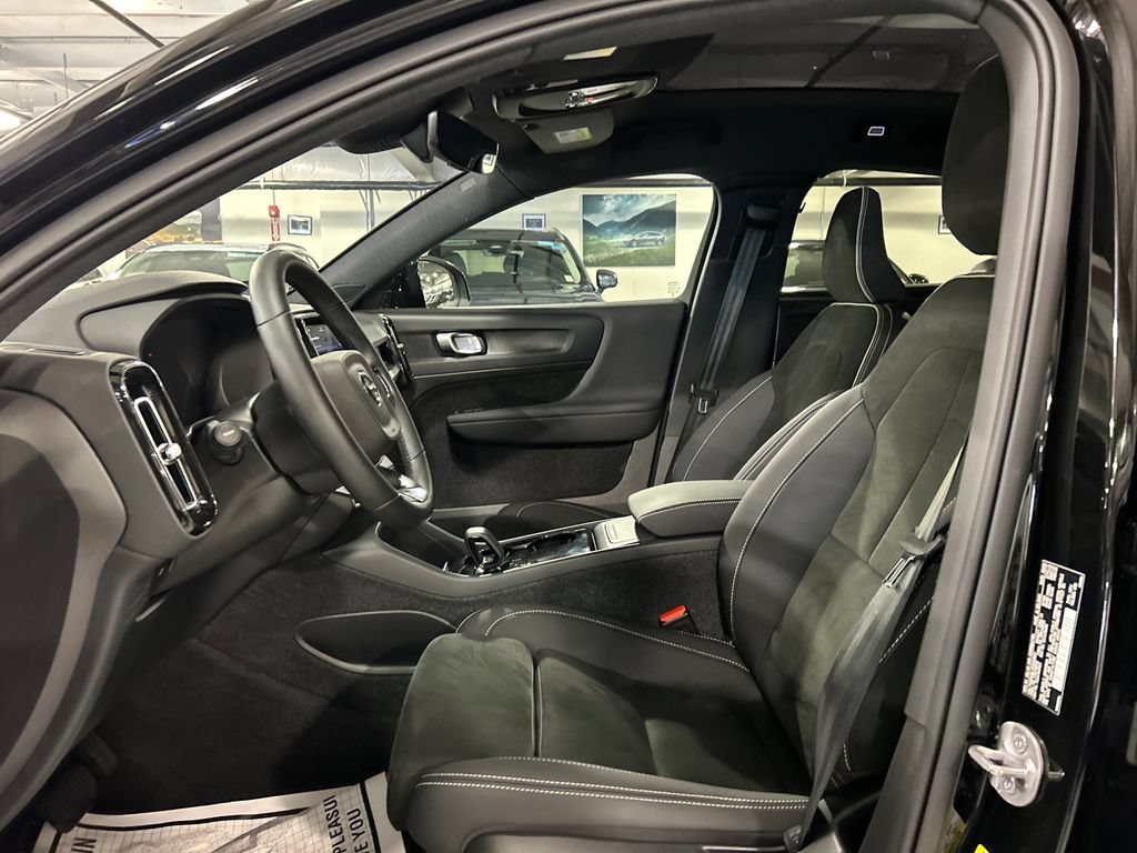 Certified 2023 Volvo C40 P8 Recharge Plus w/ Climate Package AWD/4WD image 10