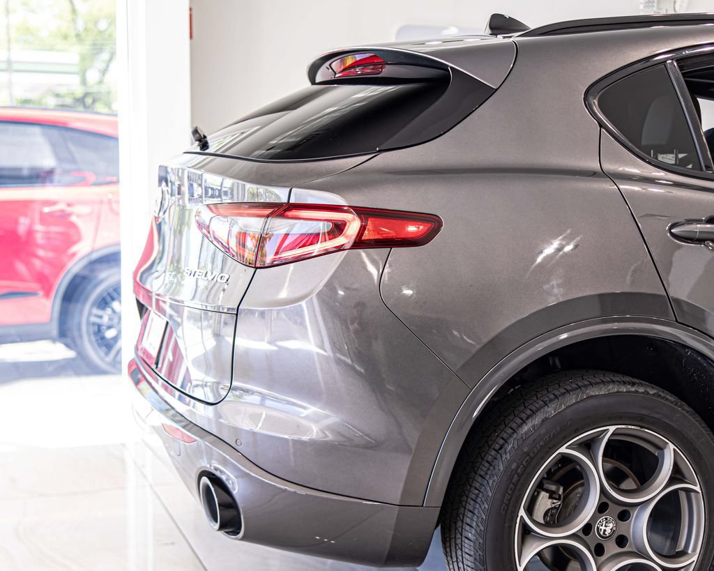 Used 2023 Alfa Romeo Stelvio Ti AWD/4WD image 12