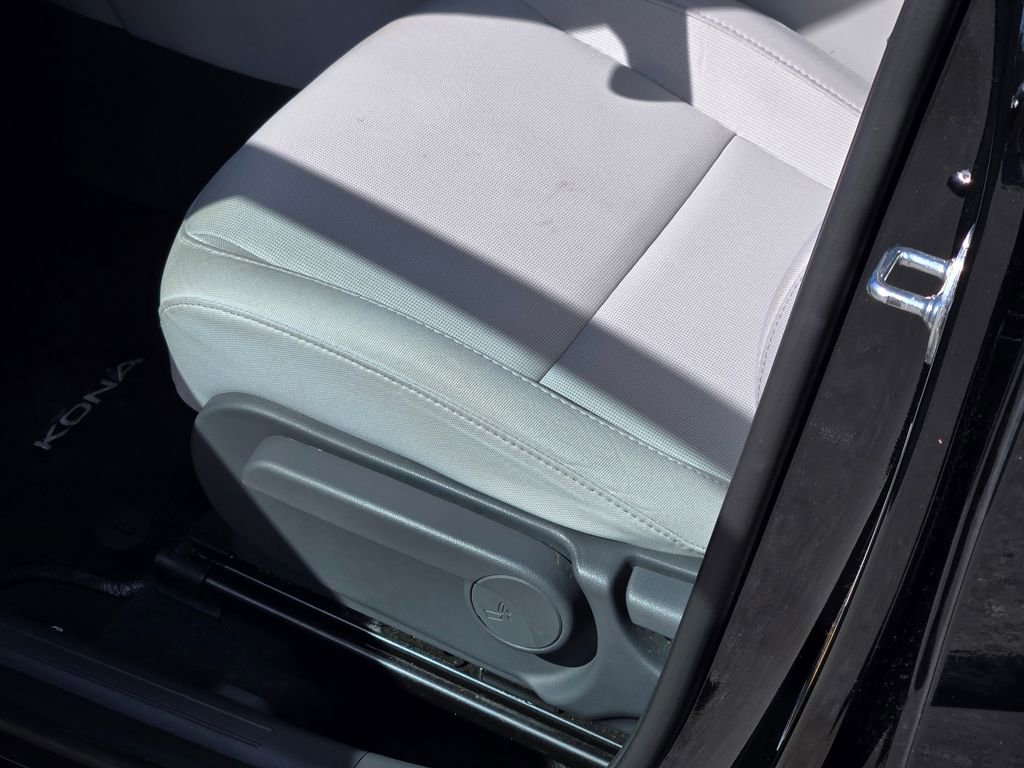 Certified 2025 Hyundai Kona SE AWD/4WD image 29