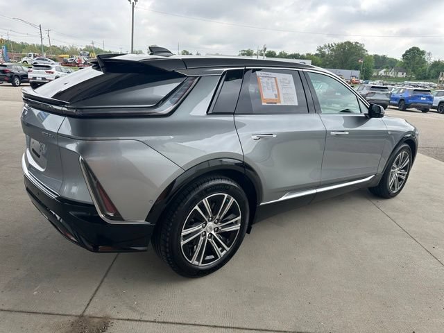Used 2024 Cadillac Lyriq Luxury AWD/4WD image 9