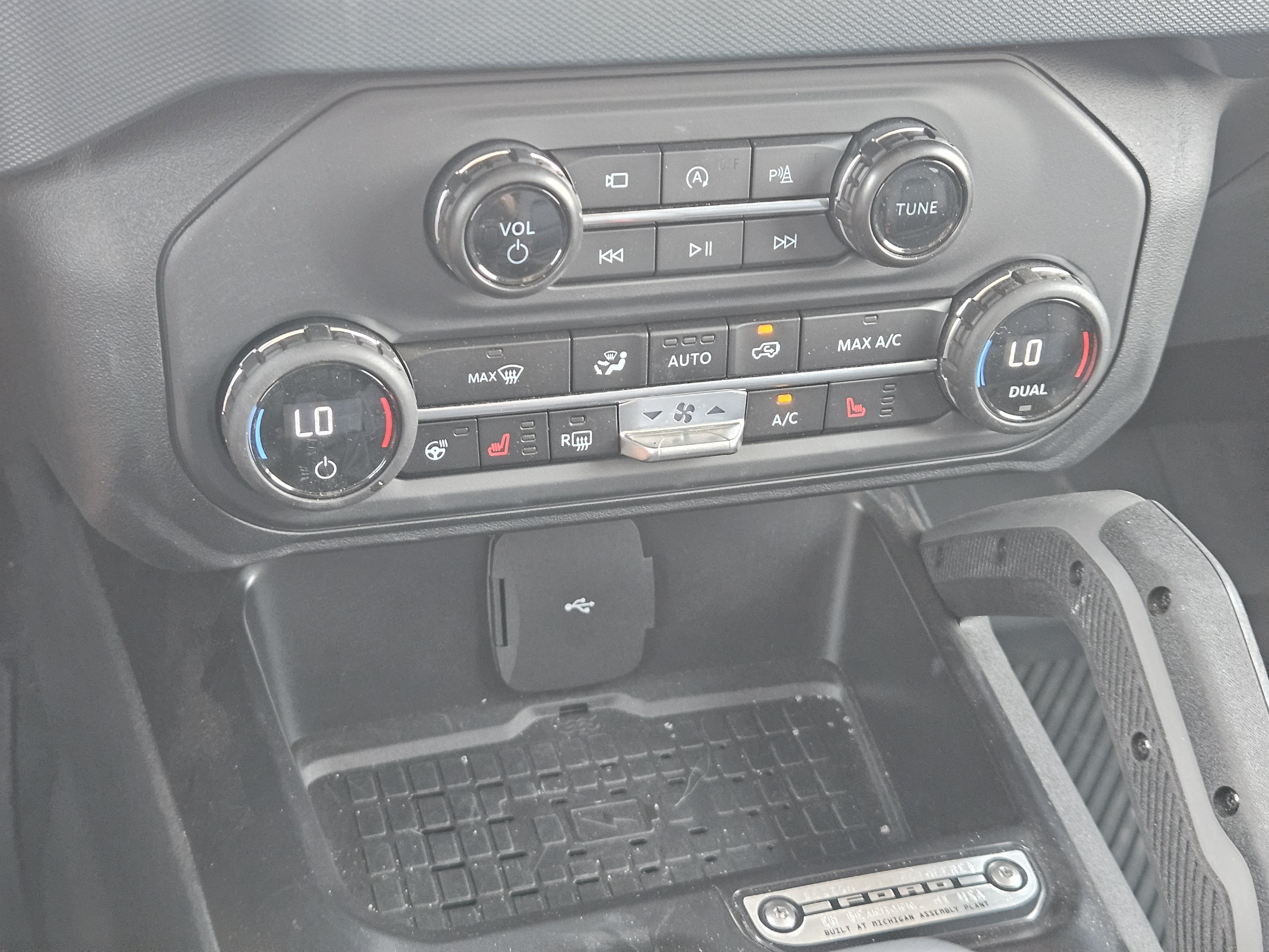 Used 2024 Ford Bronco Outer Banks AWD/4WD image 19