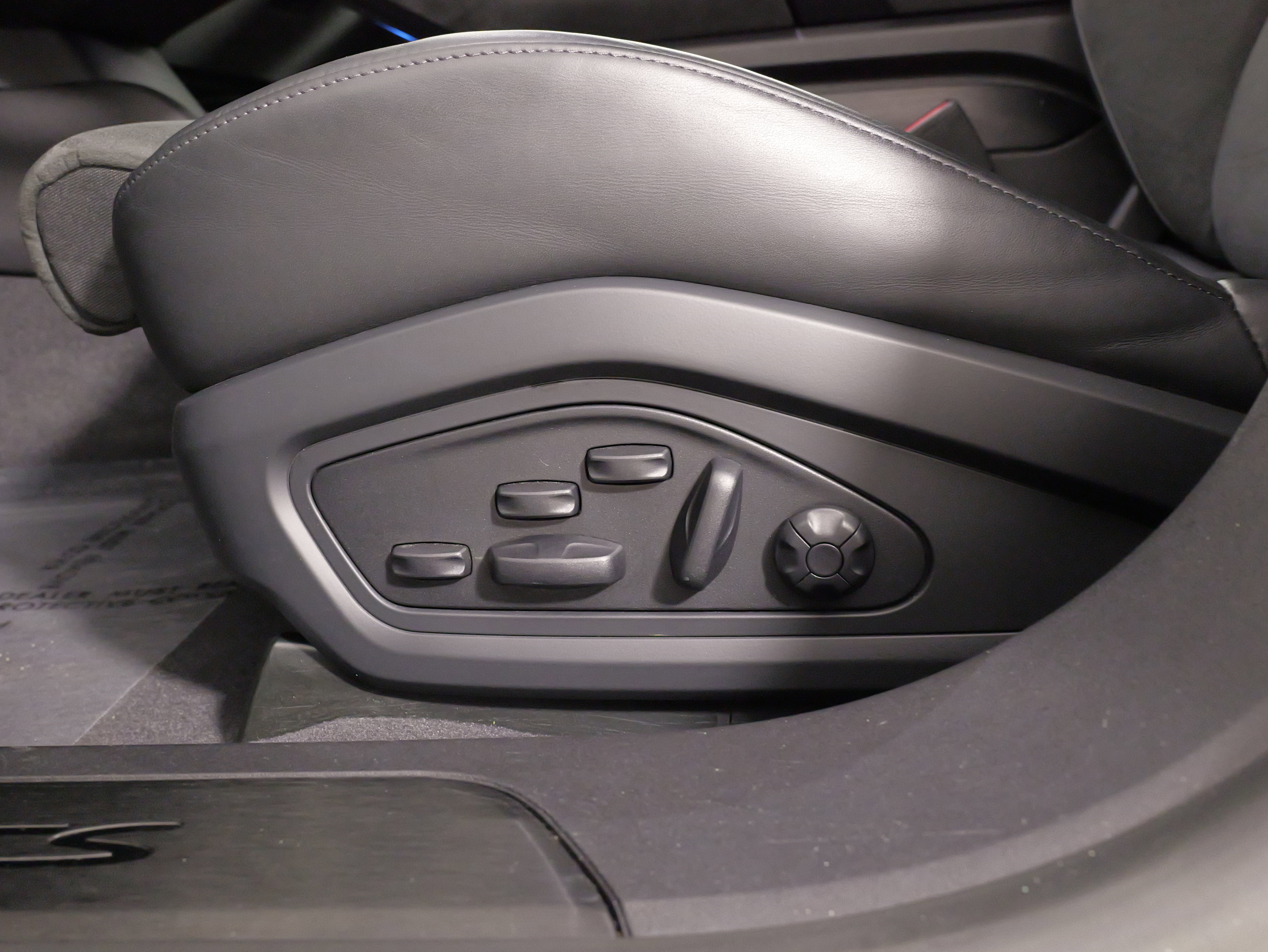 Used 2023 Porsche Taycan GTS image 38