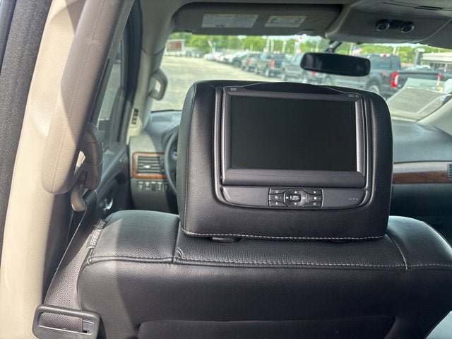 Used 2015 Nissan Armada Platinum w/ 2nd Row Captain Seat Package AWD/4WD image 3