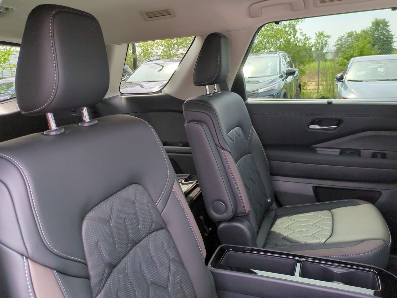 New 2026 Nissan Pathfinder Platinum w/ Accent Package FWD image 37