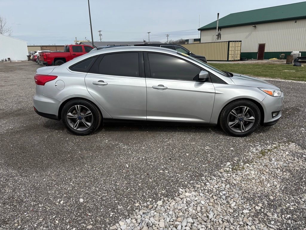Used 2018 Ford Focus SE w/ SE Appearance Package image 2