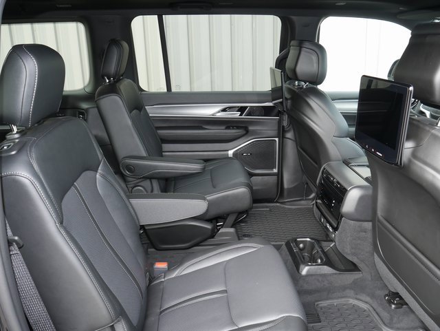 Used 2025 Jeep Wagoneer Series II image 23