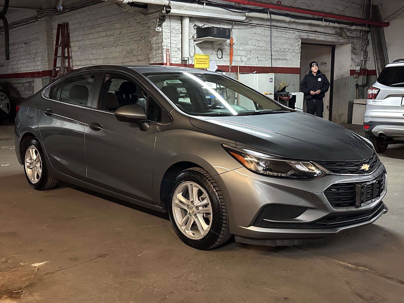 Used 2018 Chevrolet Cruze LT w/ Convenience Package image 7