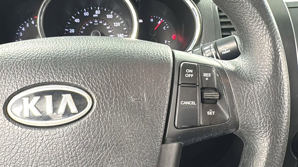 Used 2013 Kia Sorento LX w/ Third Row Pkg image 24