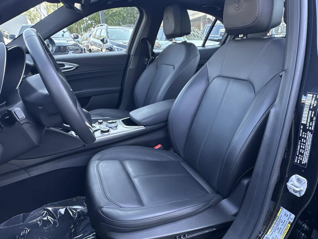Used 2024 Alfa Romeo Giulia Ti AWD/4WD image 17