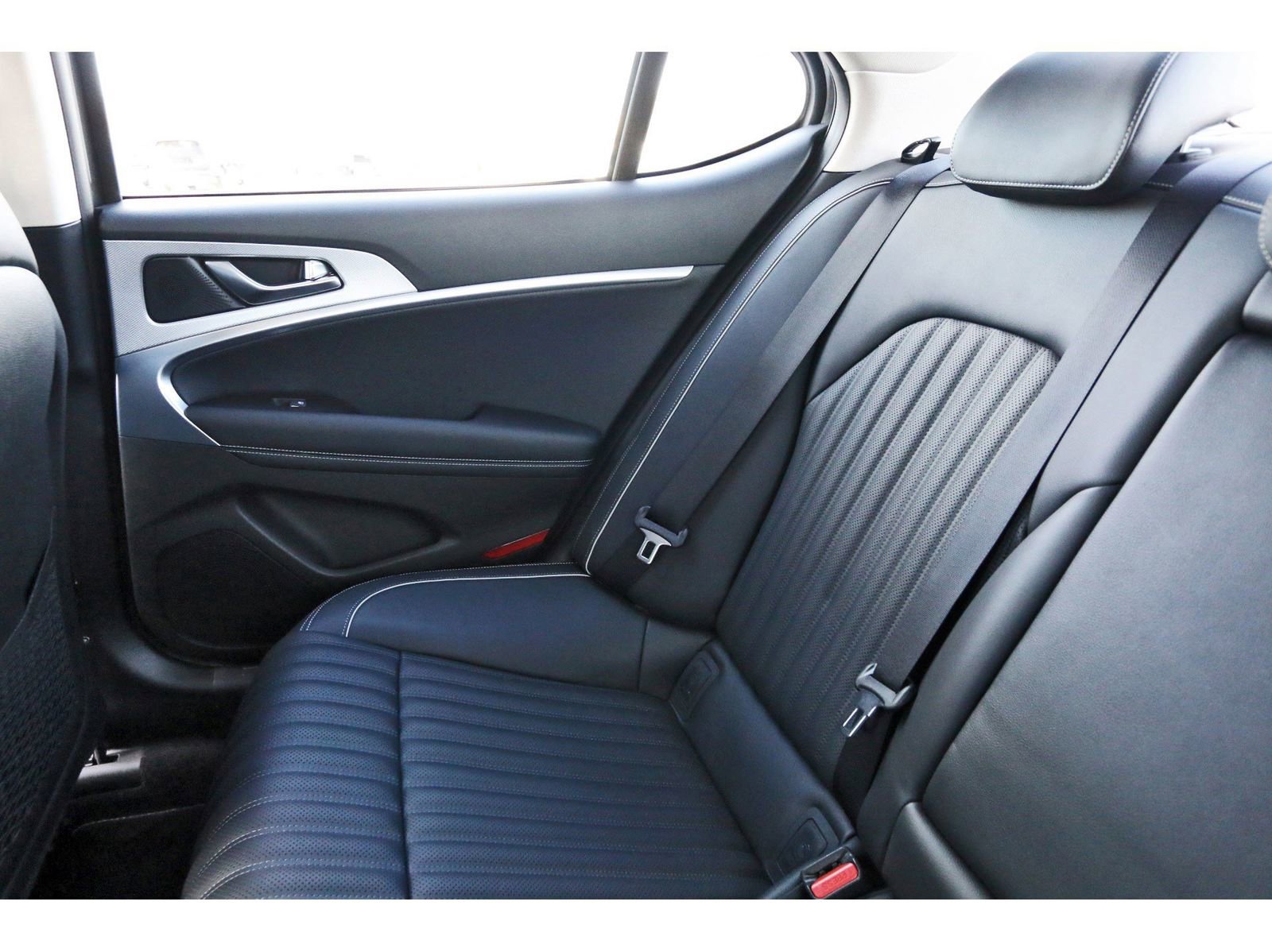 Used 2026 Genesis G70 2.5T Prestige image 13