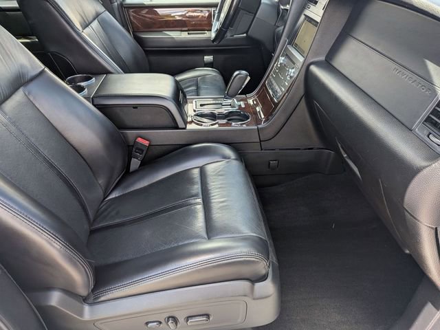 Used 2017 Lincoln Navigator Select AWD/4WD image 34
