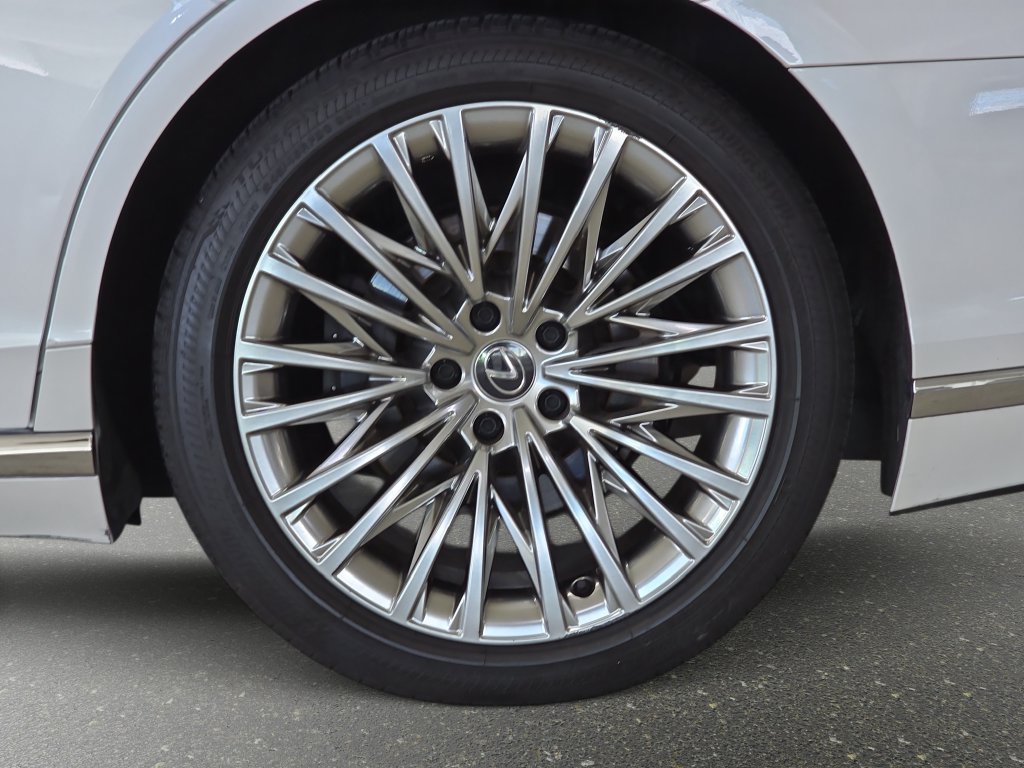 Used 2024 Lexus LS 500 RWD image 32