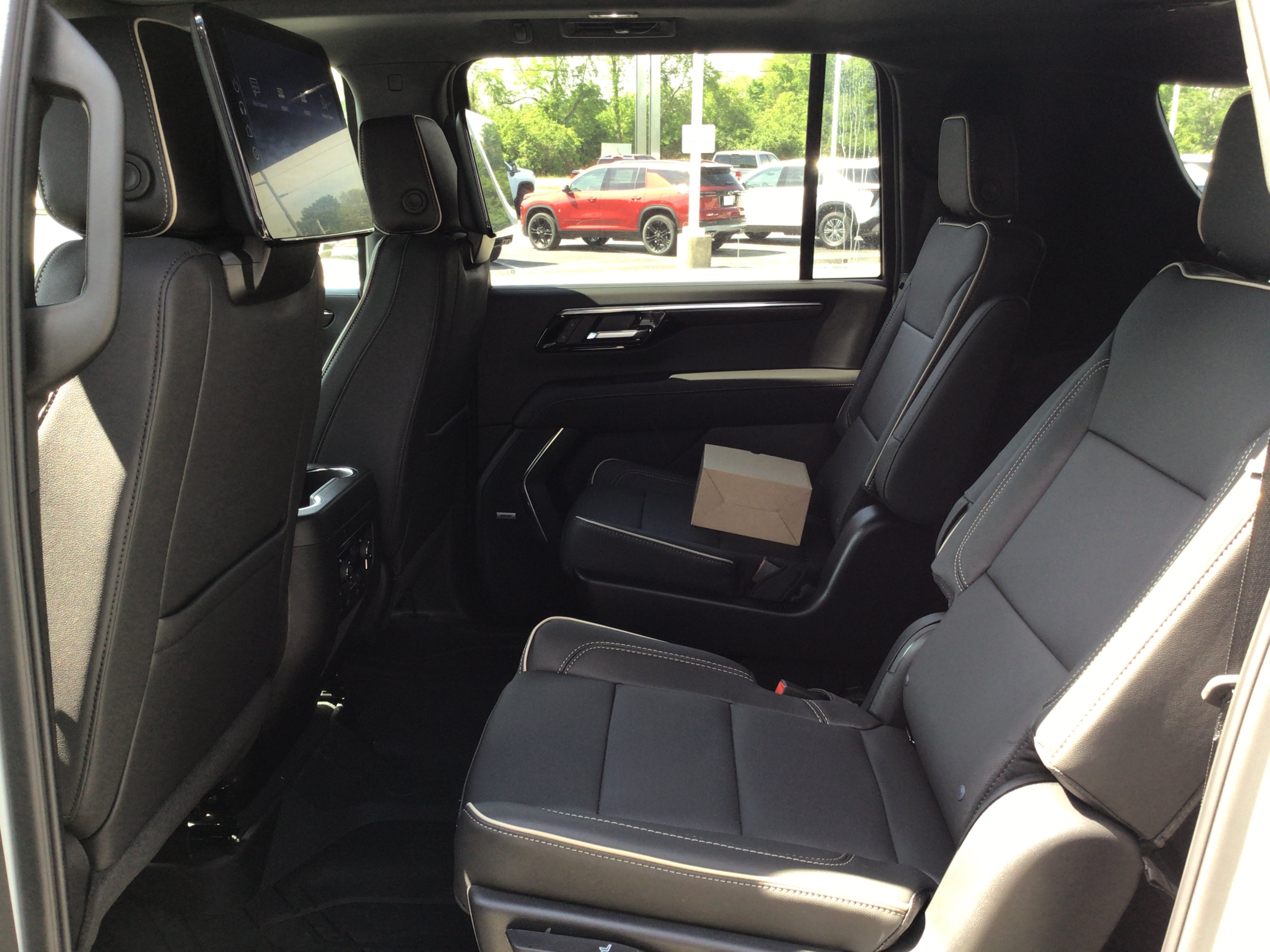 New 2026 Chevrolet Suburban Premier AWD/4WD image 35