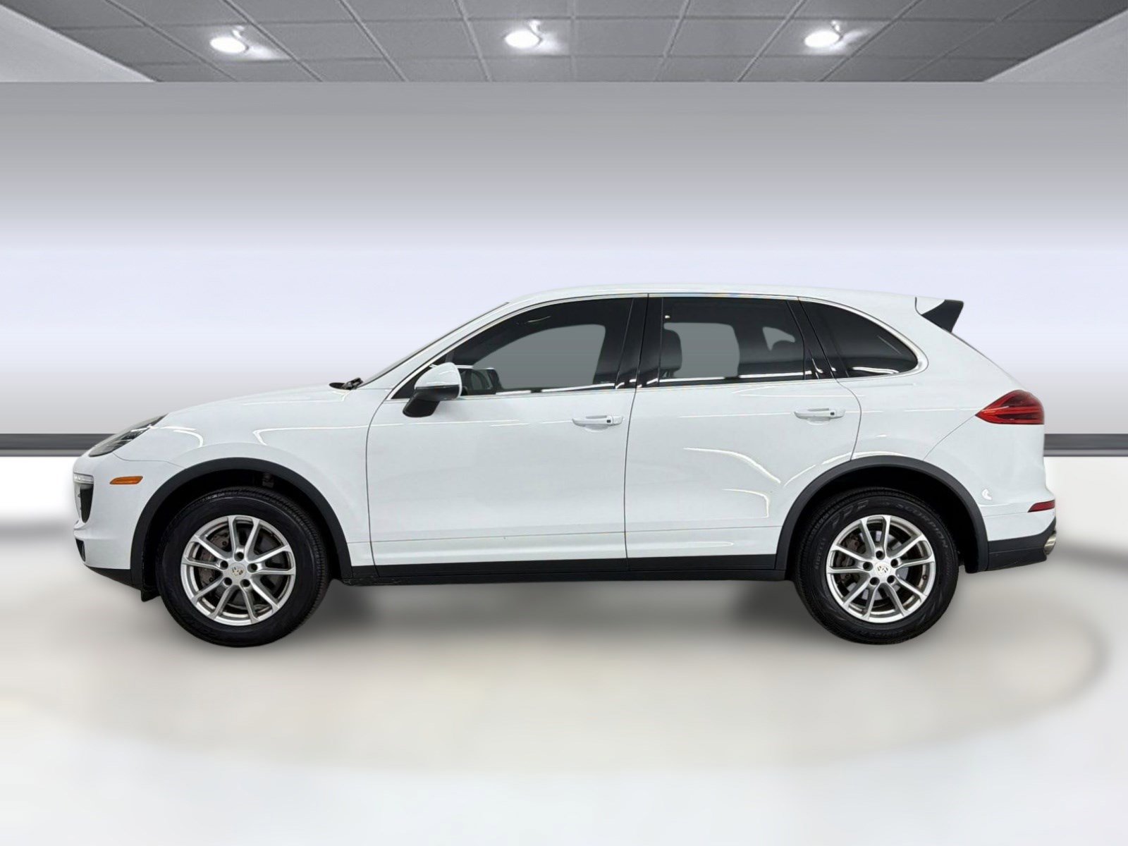 Used 2016 Porsche Cayenne AWD/4WD image 2