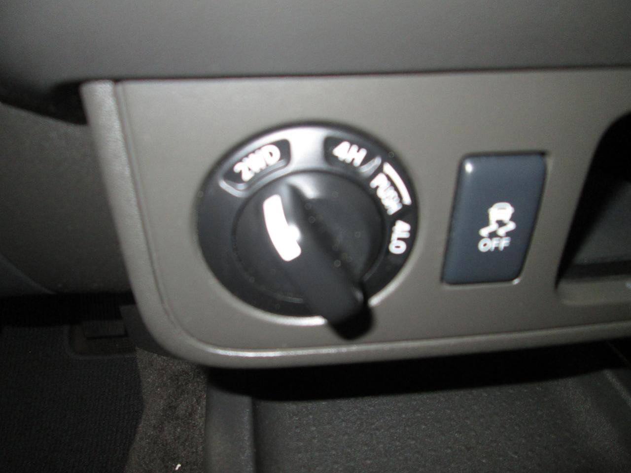 Used 2015 Nissan Frontier SV AWD/4WD image 32