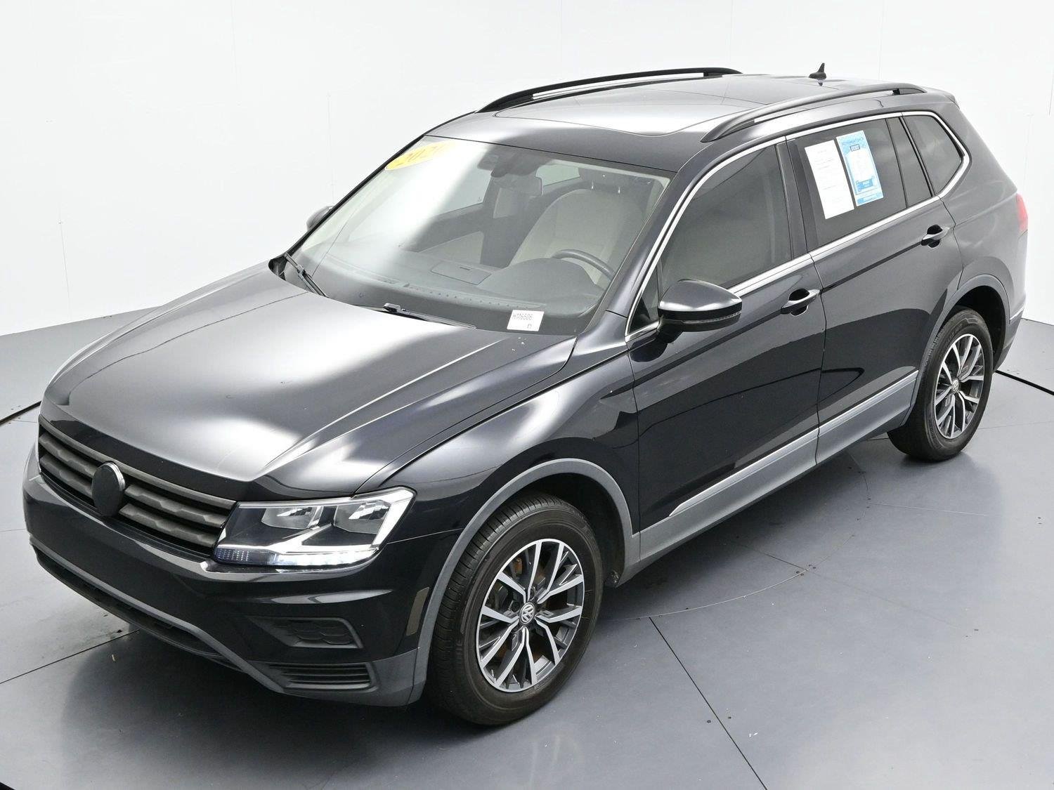 Used 2020 Volkswagen Tiguan SE w/ Panoramic Sunroof Package FWD image 39