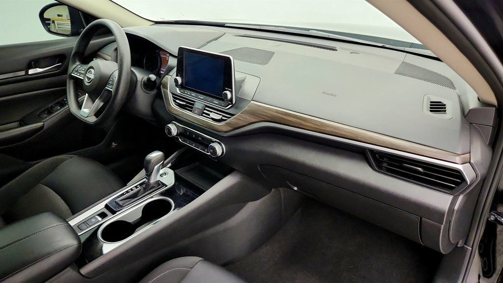 Used 2024 Nissan Altima 2.5 SV AWD/4WD image 22