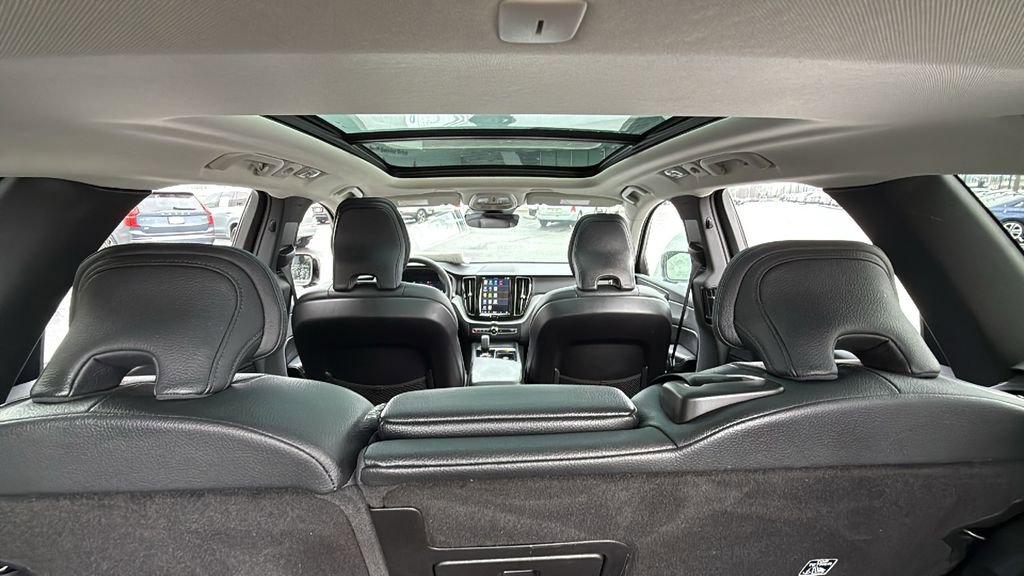 Certified 2025 Volvo XC60 B5 Plus image 27
