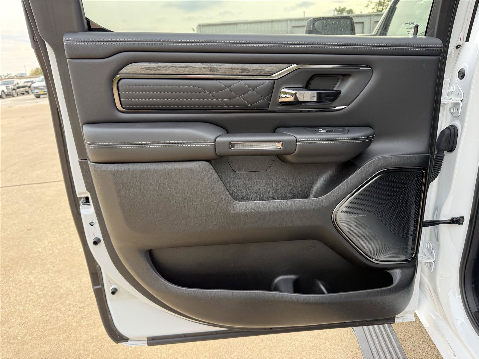 New 2025 RAM 1500 Limited AWD/4WD image 16