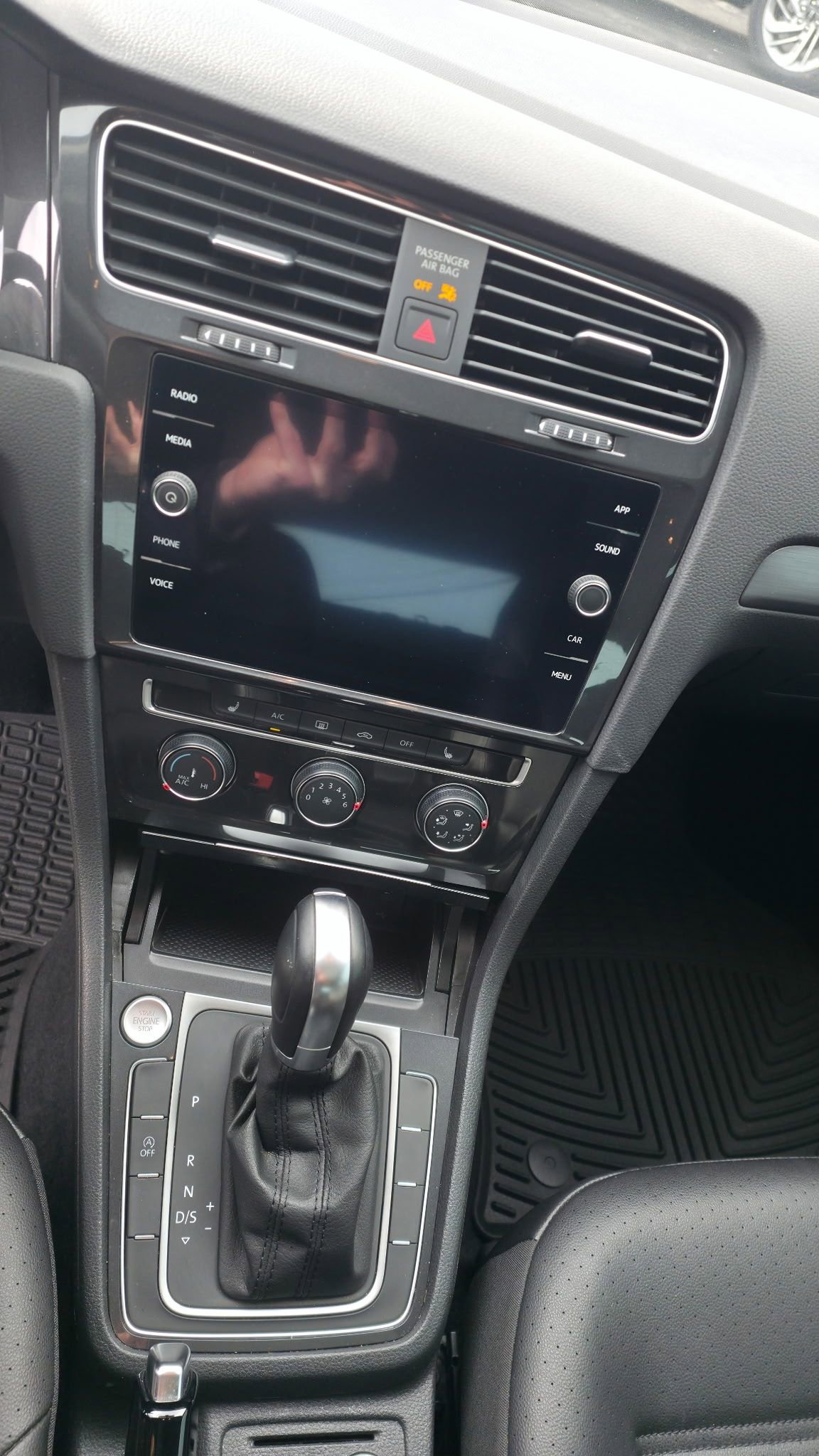 Used 2019 Volkswagen Golf SE image 15