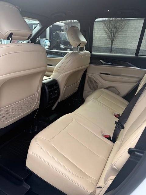 Used 2024 Jeep Grand Cherokee Limited image 35