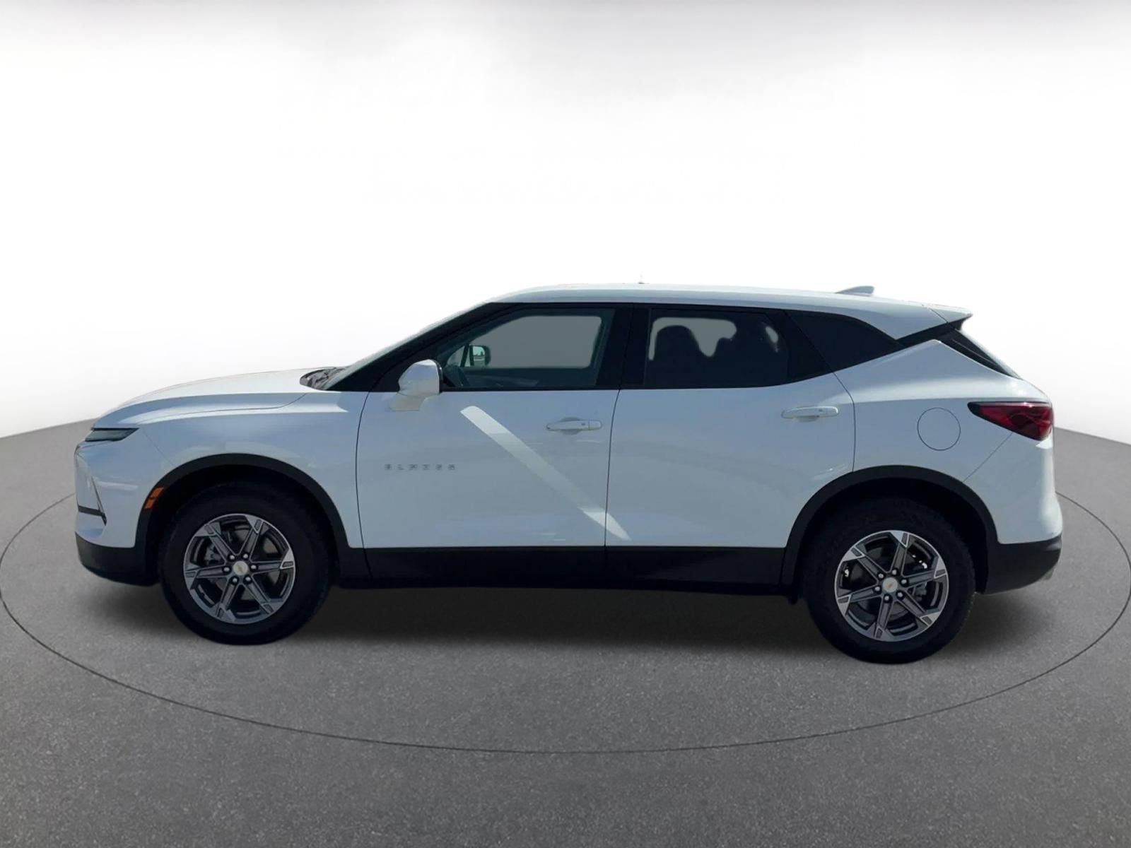 Used 2025 Chevrolet Blazer LT FWD image 7