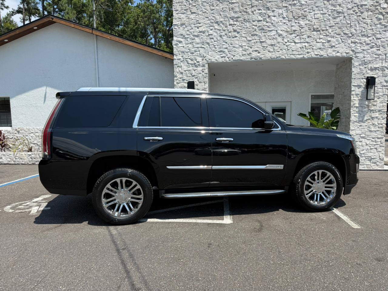 Used 2017 Cadillac Escalade 2WD image 16
