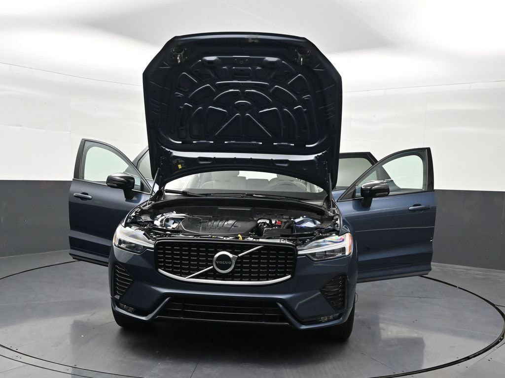 Certified 2024 Volvo XC60 B5 Core w/ Protection Package Premier AWD/4WD image 38