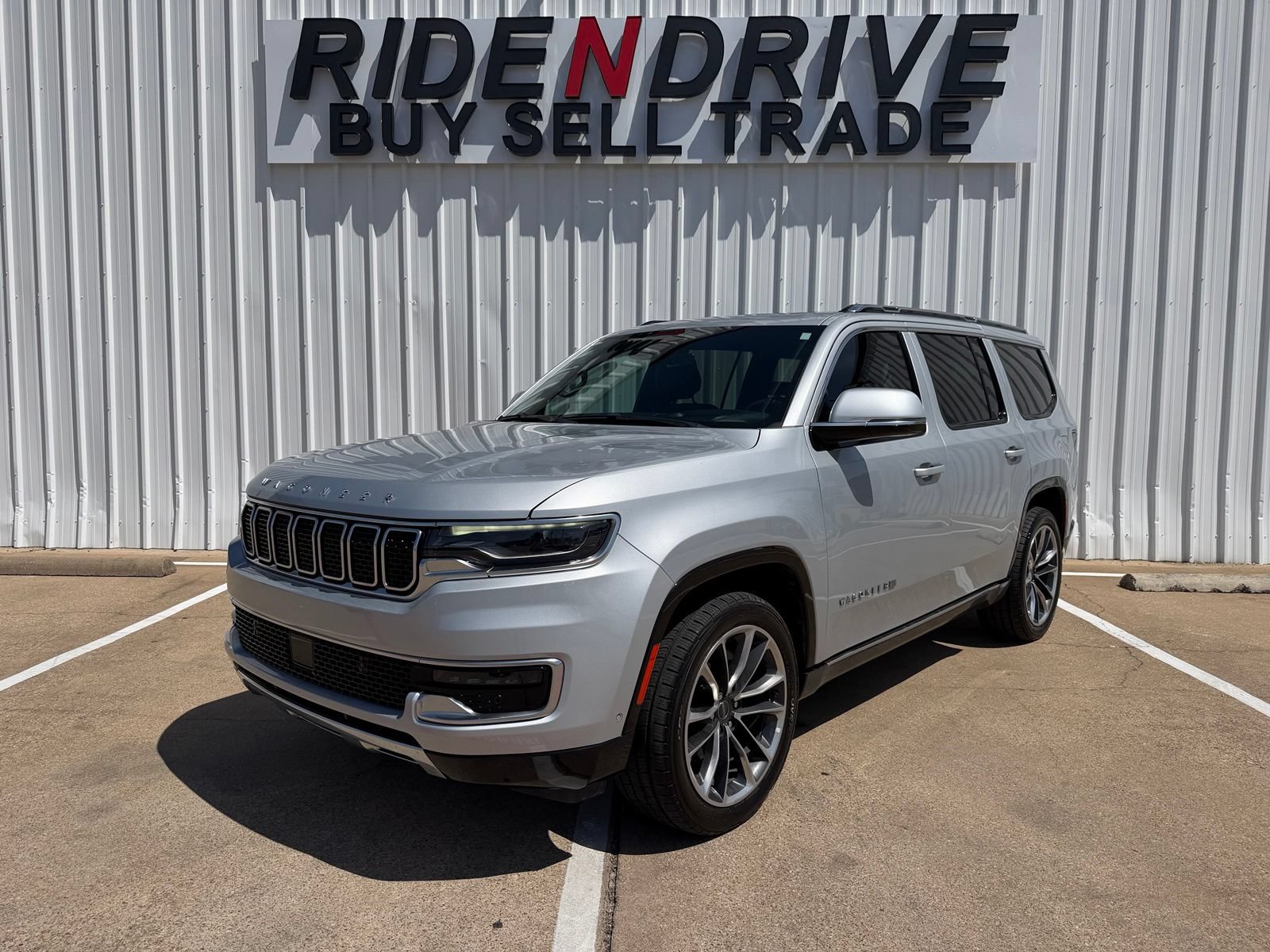 Used 2022 Jeep Wagoneer Series III w/ Premium Group I AWD/4WD image 1