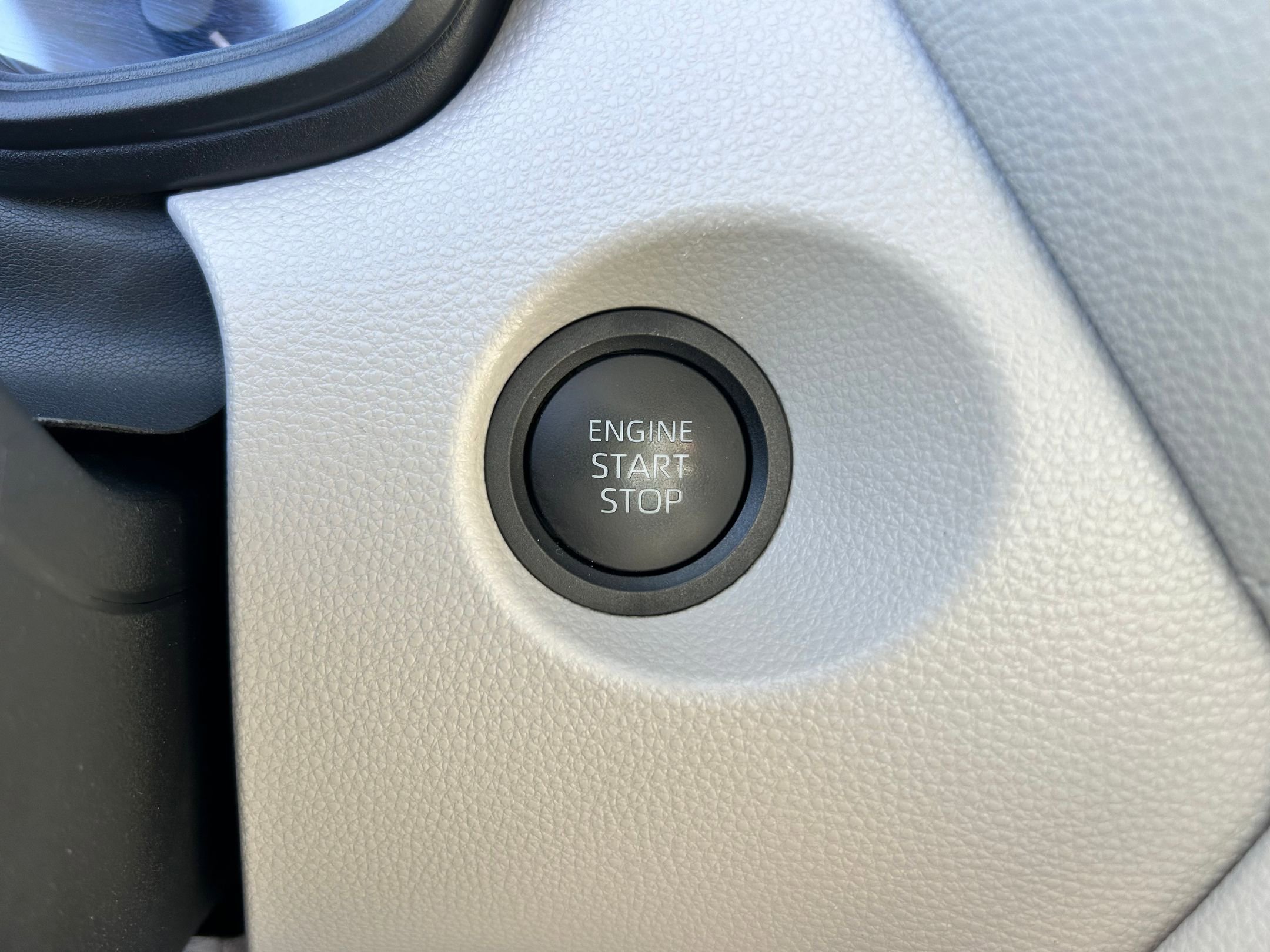 Certified 2025 Toyota Corolla Cross LE image 17