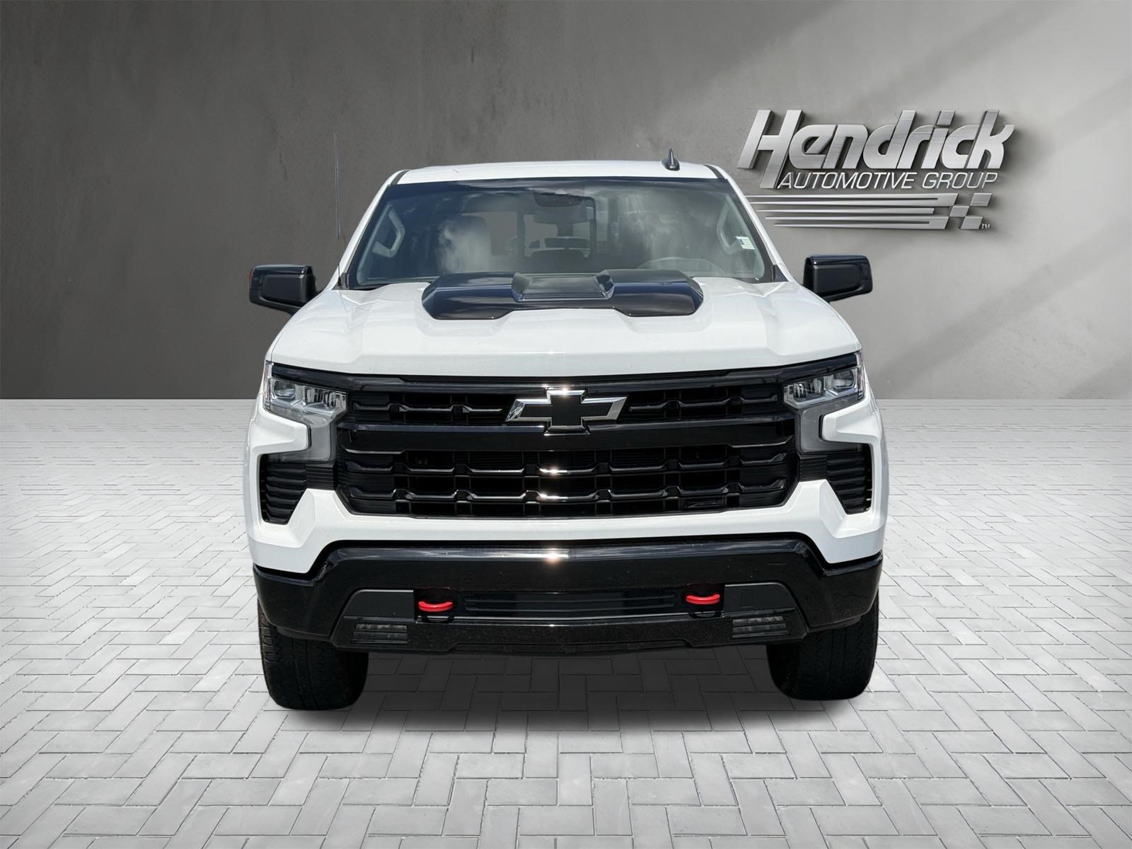 Used 2025 Chevrolet Silverado 1500 LT Trail Boss w/ Convenience Package II AWD/4WD image 3