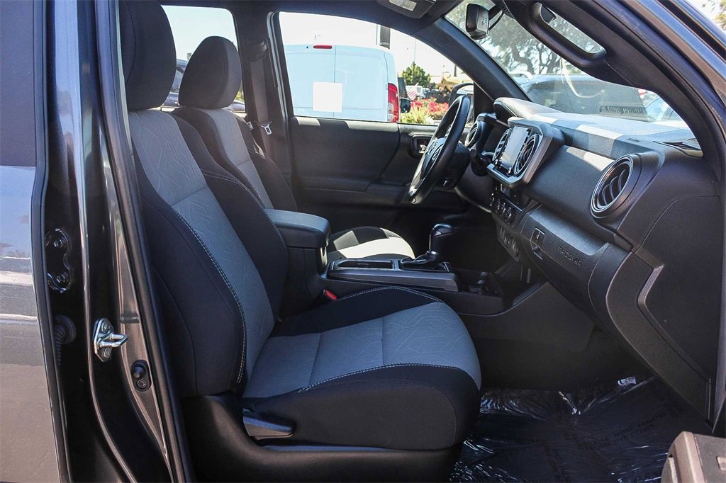 Used 2022 Toyota Tacoma TRD Sport w/ Technology Package image 16