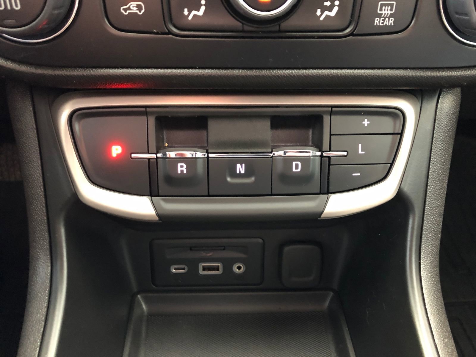 Used 2024 GMC Terrain Denali w/ Denali Premium Package image 28