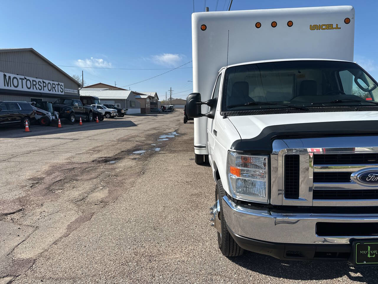 Used 2017 Ford E-350 and Econoline 350 Super Duty w/ Exterior Upgrade Package image 36