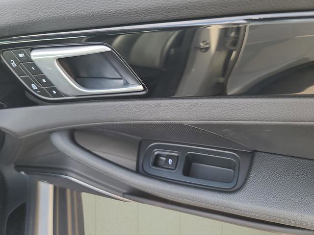 Used 2022 Porsche Panamera 4 Platinum Edition image 39