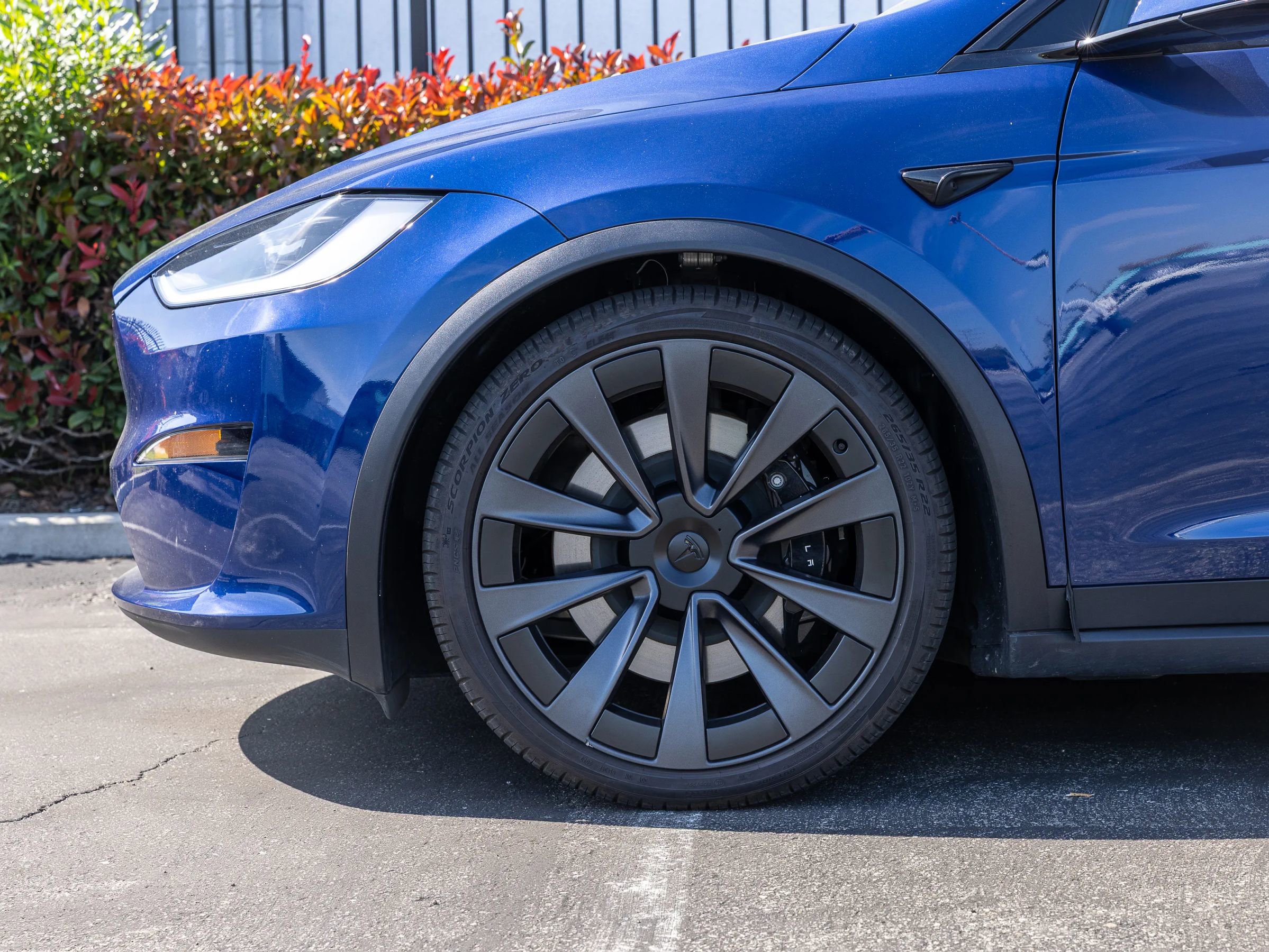 Used 2024 Tesla Model X image 18