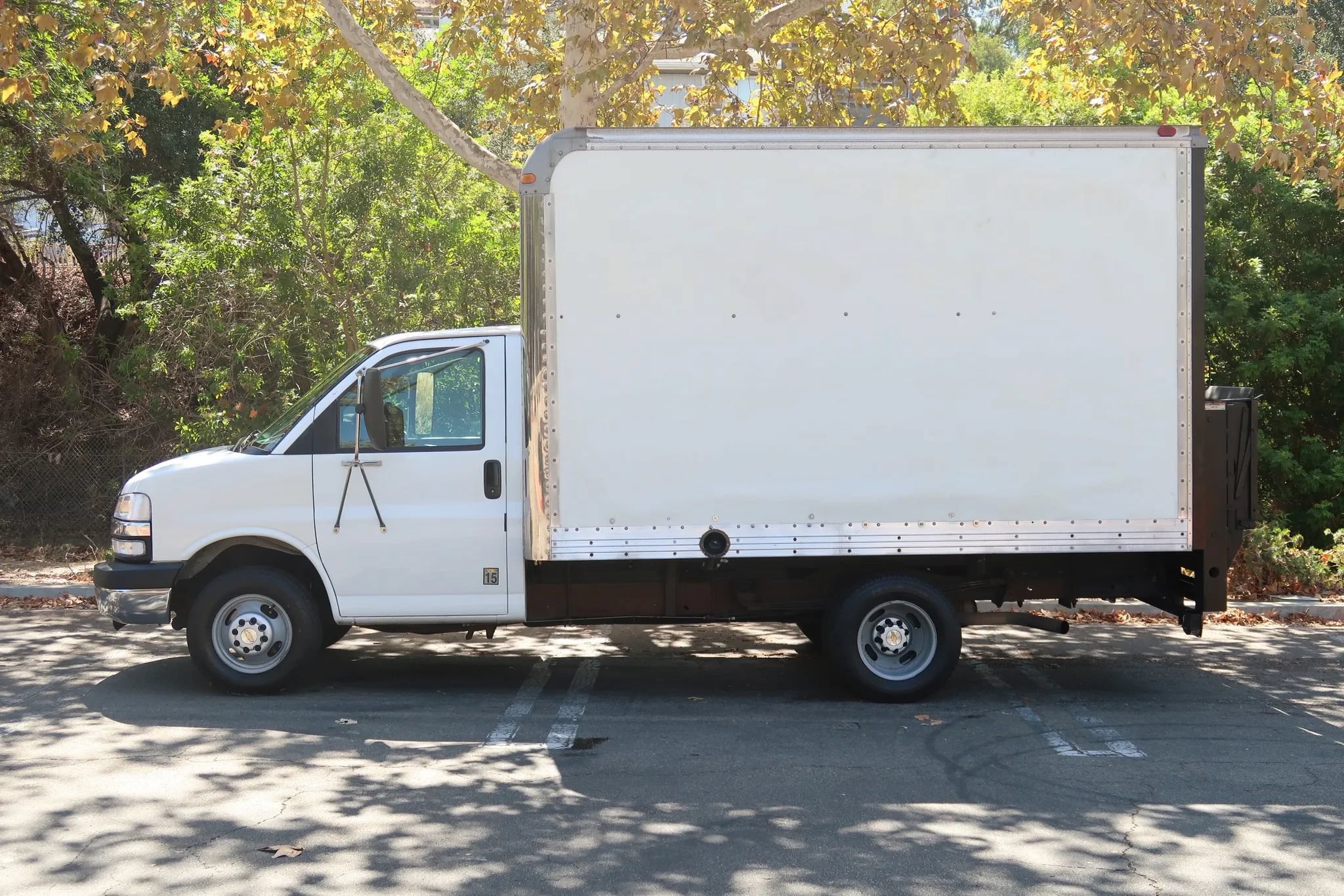 Used 2004 Chevrolet Express 3500 w/ Chrome Appearance Package RWD image 6