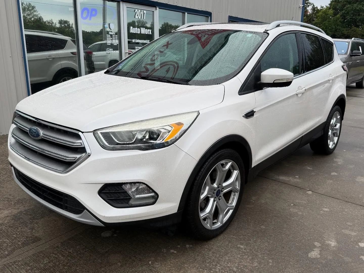 Used 2017 Ford Escape Titanium image 3