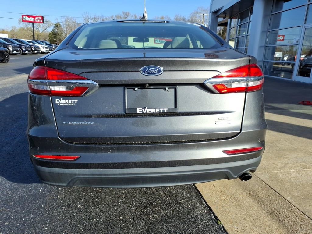 Used 2020 Ford Fusion SE image 5